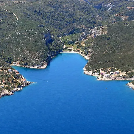 Quadruple Uvala Pokrivenik 2069n 3* Split