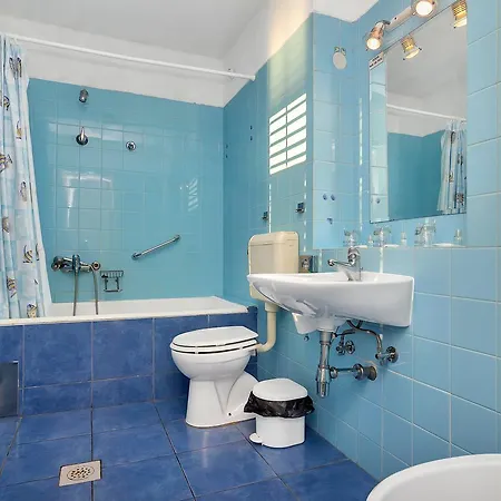 Quadruple Uvala Pokrivenik 2069n Guest house 3*