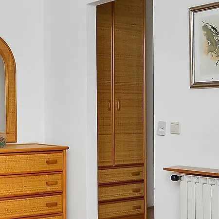 Πανσιόν Quadruple Uvala Pokrivenik 2069n 3*
