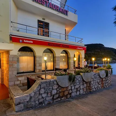 Guest house Quadruple Uvala Pokrivenik 2069n 3*